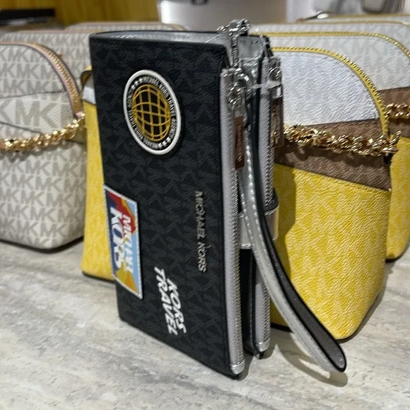 Michael Kors JST Lg Embellished Signature Logo Wristlet Wallet Phone Patches NWT - Picture 13 of 16